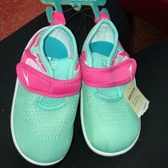 Speedo Other - NWT Speedo kids water shoes, the original surf walker mint green & pink